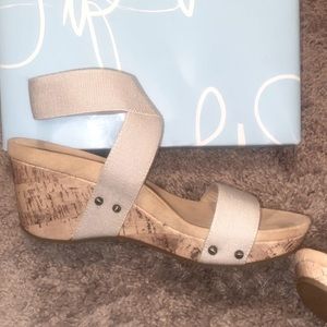 💫Brand New 💫 Life Stride Wedges